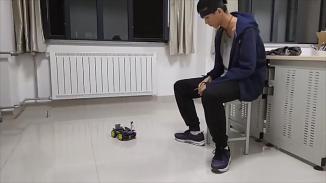 基于脑电波控制与大数据拟合系统的无人化智能控制车